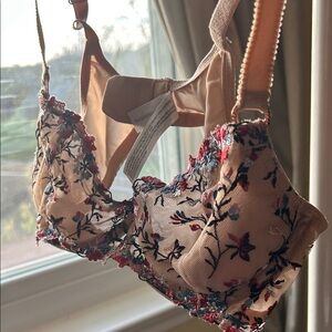 Sofia by Sofia Vergara Embroidered Floral Bra in Tan and Multicolor